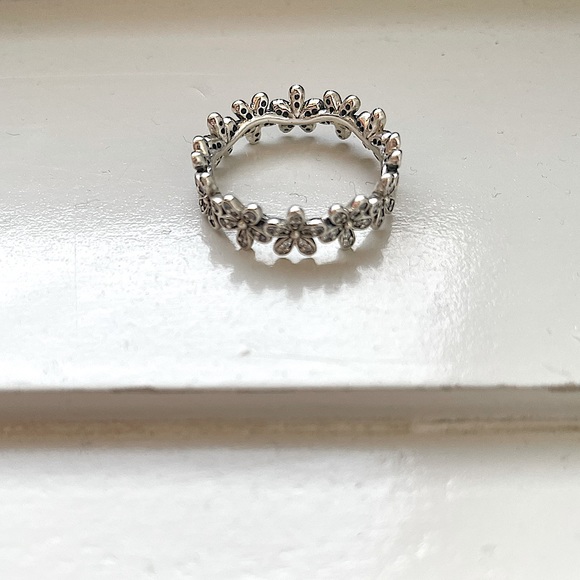 Pandora Daisy Ring - Picture 2 of 6